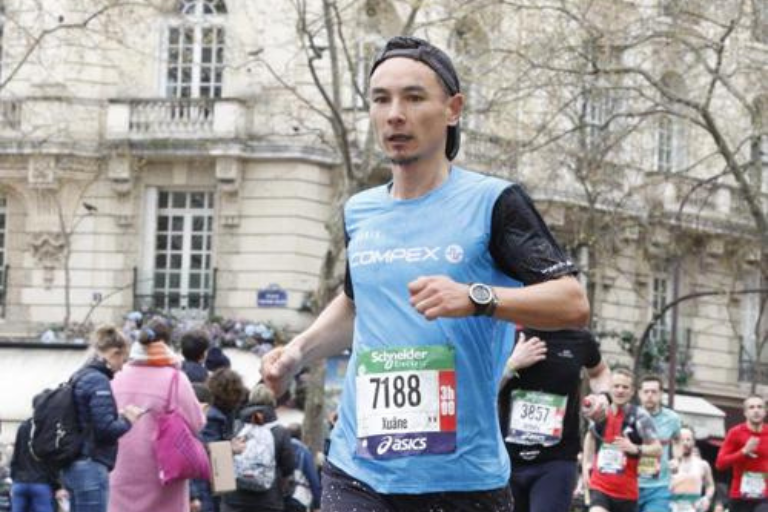 Xuâne breekt de 3 uur barrière op de Marathon van Parijs