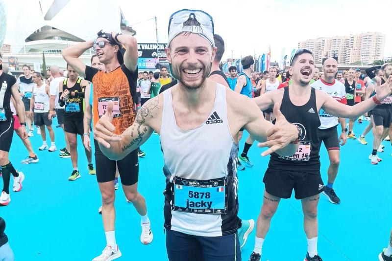 Jacky na zijn marathon van Valencia, eenmaal de finishlijn overgestoken