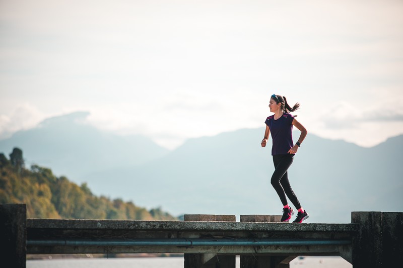 Hardloper traint slim en combineert voeding met hardlooptraining om het hele jaar af te vallen.