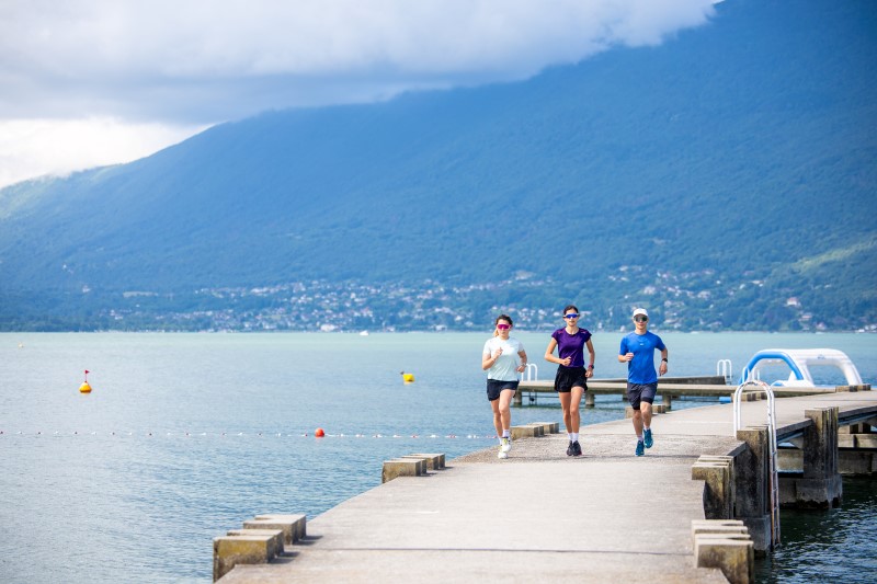 Afwisselen tussen wandelen en hardlopen om af te vallen met effectief trainingsschema voor beginners.