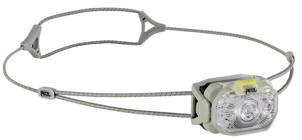 Urban runner met beste hoofdlamp voor trail en hardlopen 2026, sterke lumens en lange autonomie.