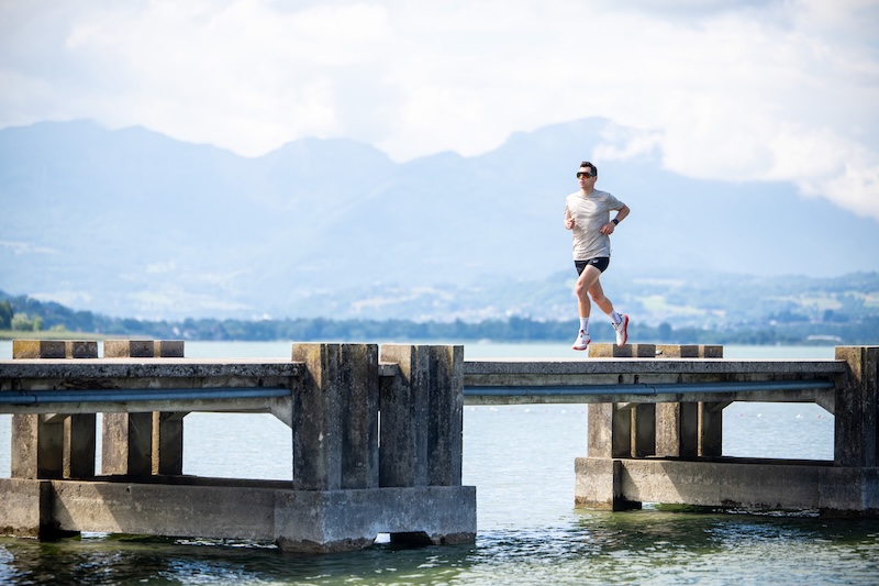 Loper traint voor 10 km in 35 minuten met 12-weeks vVO2max schema.