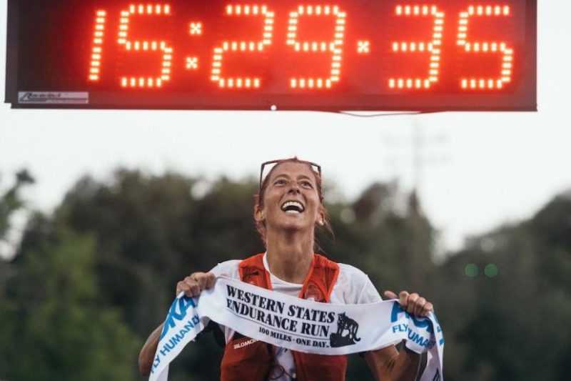 Courtney Dauwalter, koningin van de ultratrail, deelt records, mindset en trainingsinzichten voor trailrunning.