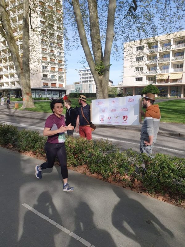 Angeline loopt 5 en 10 km hardloopwedstrijd in Annecy als boost voor marathontraining.