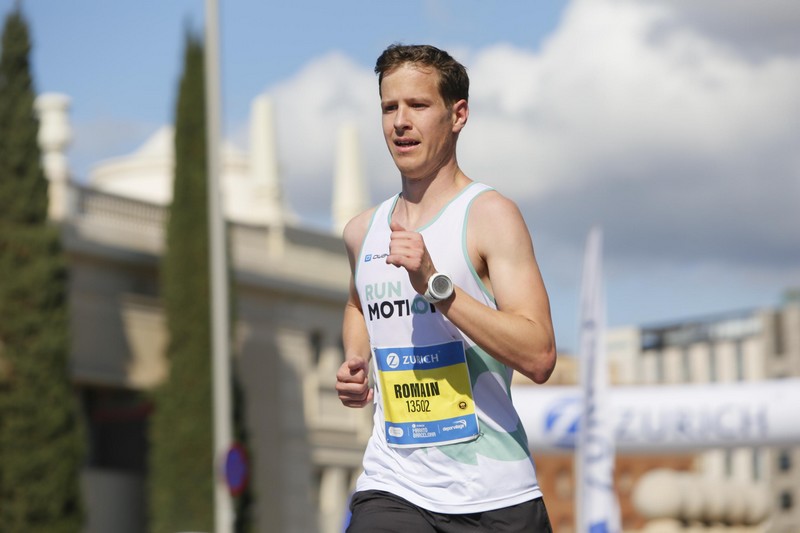 Romain Adam loopt Marathon Barcelona onder 2u35 met slimme training en RunMotion Coach app.