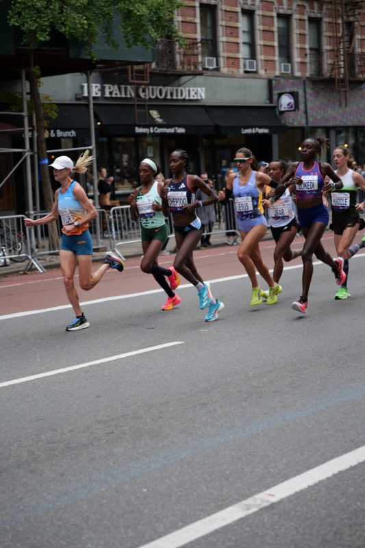 Selectie van de mooiste foto’s van New York City Marathon 2023, lopers in actie met RunMotion Coach.
