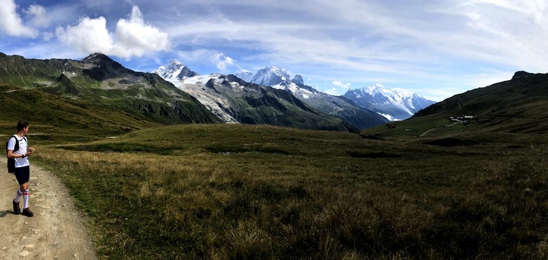 Trailrunner op de Tour du Mont-Blanc, met etappes, training en praktische tips om te volbrengen.