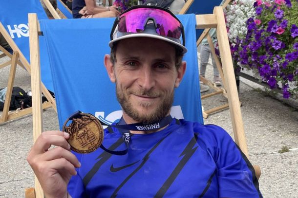 Julien finisht de MCC tijdens trailtraining richting de UTMB in de bergen