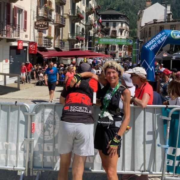 Majida wint de Marathon du Mont-Blanc in categorie M5 tijdens een uitdagende trailrun in de bergen.
