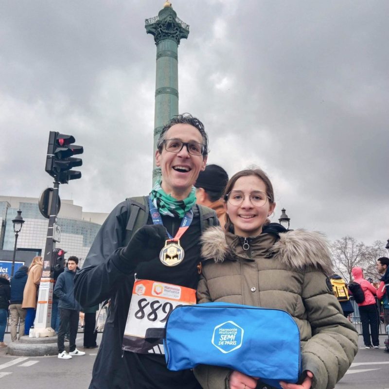 Olivier loopt sterk in Parijs en richt zich na 1u27 op een sub 3 marathon.