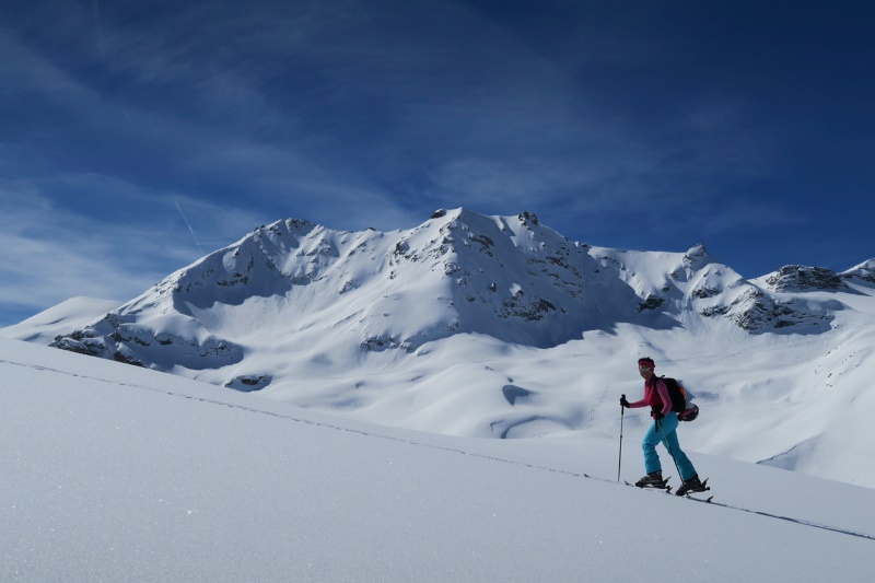 Trailrunner op toerski's bouwt deze winter kracht en uithoudingsvermogen op voor het trailrunningseizoen.
